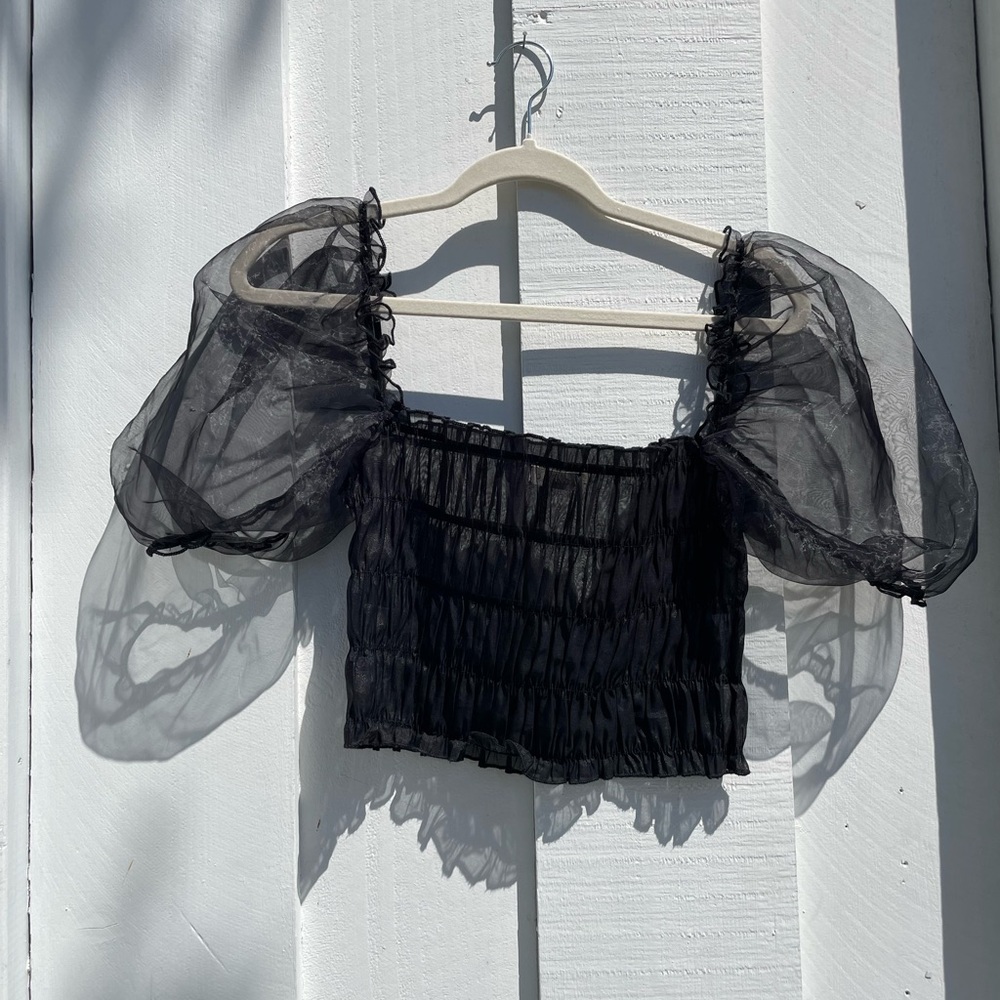 Chic Black Ruched Crop Blouse with Puff Sleeves